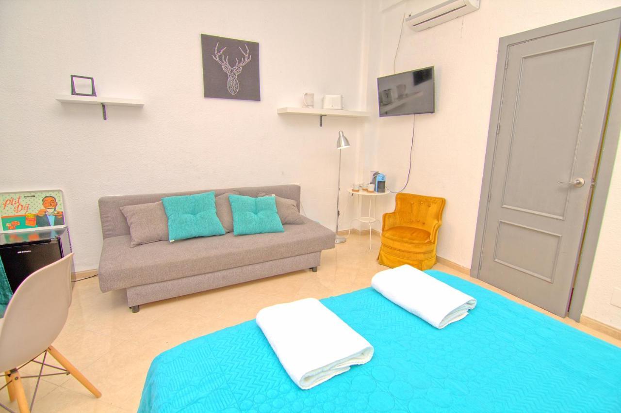 Low Cost Room Mercado Malaga Exterior photo