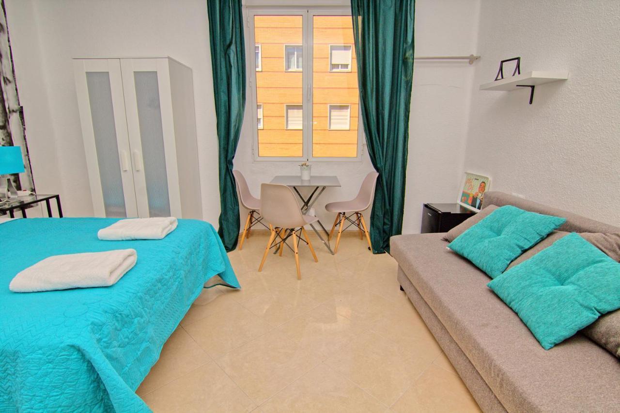 Low Cost Room Mercado Malaga Exterior photo